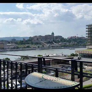 rezervați aici